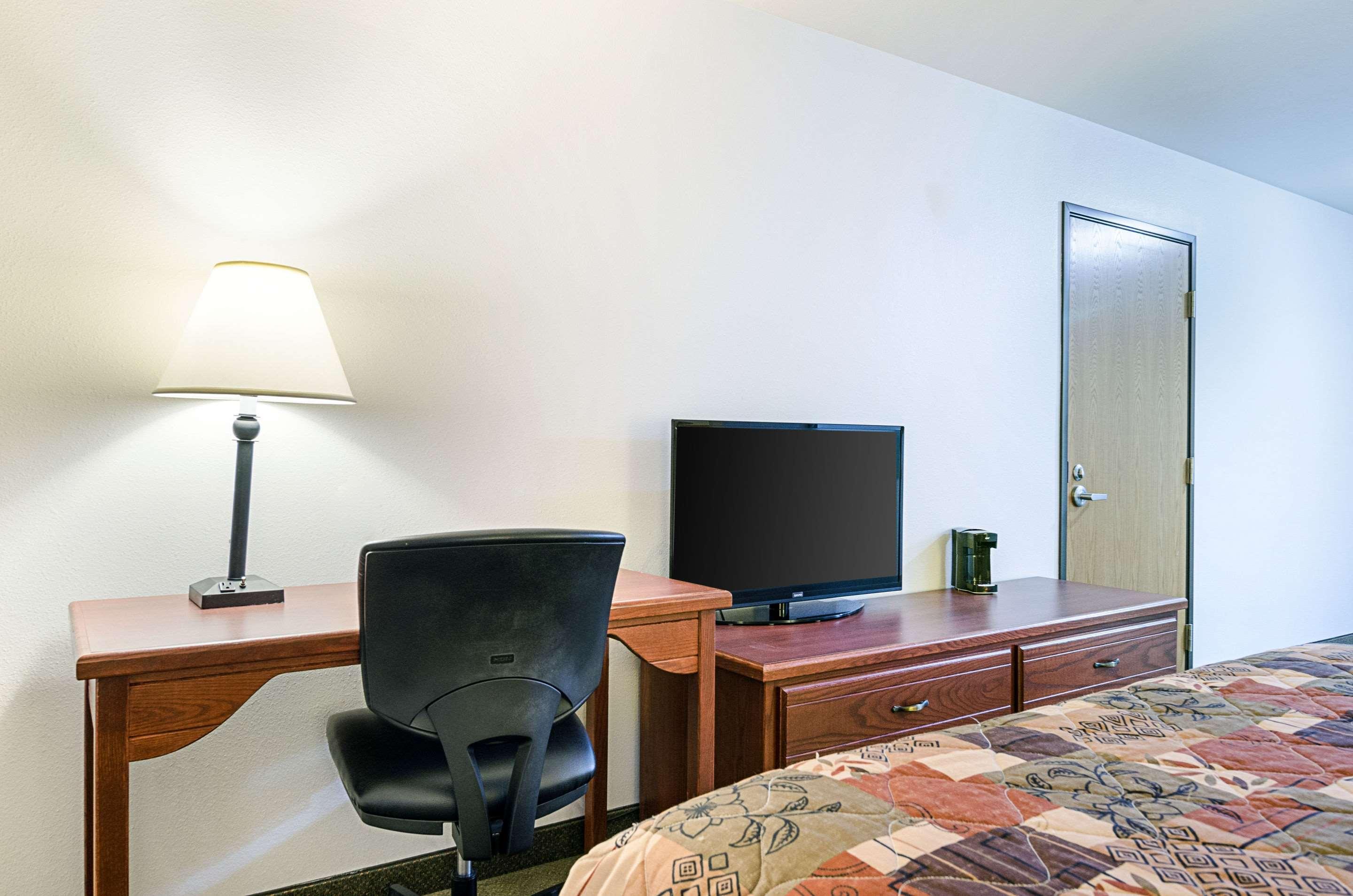 Rodeway Inn Larned Extérieur photo