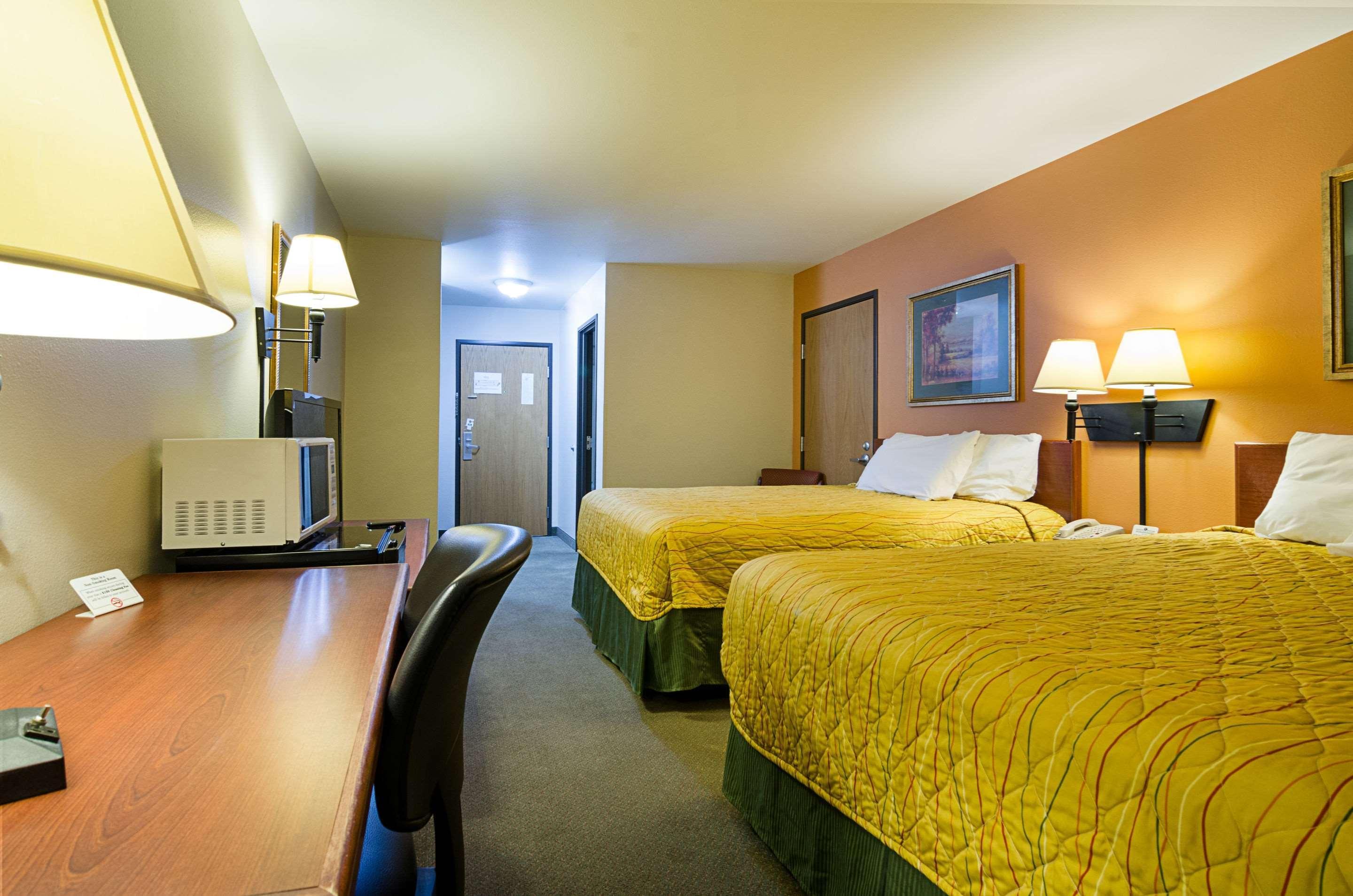 Rodeway Inn Larned Extérieur photo