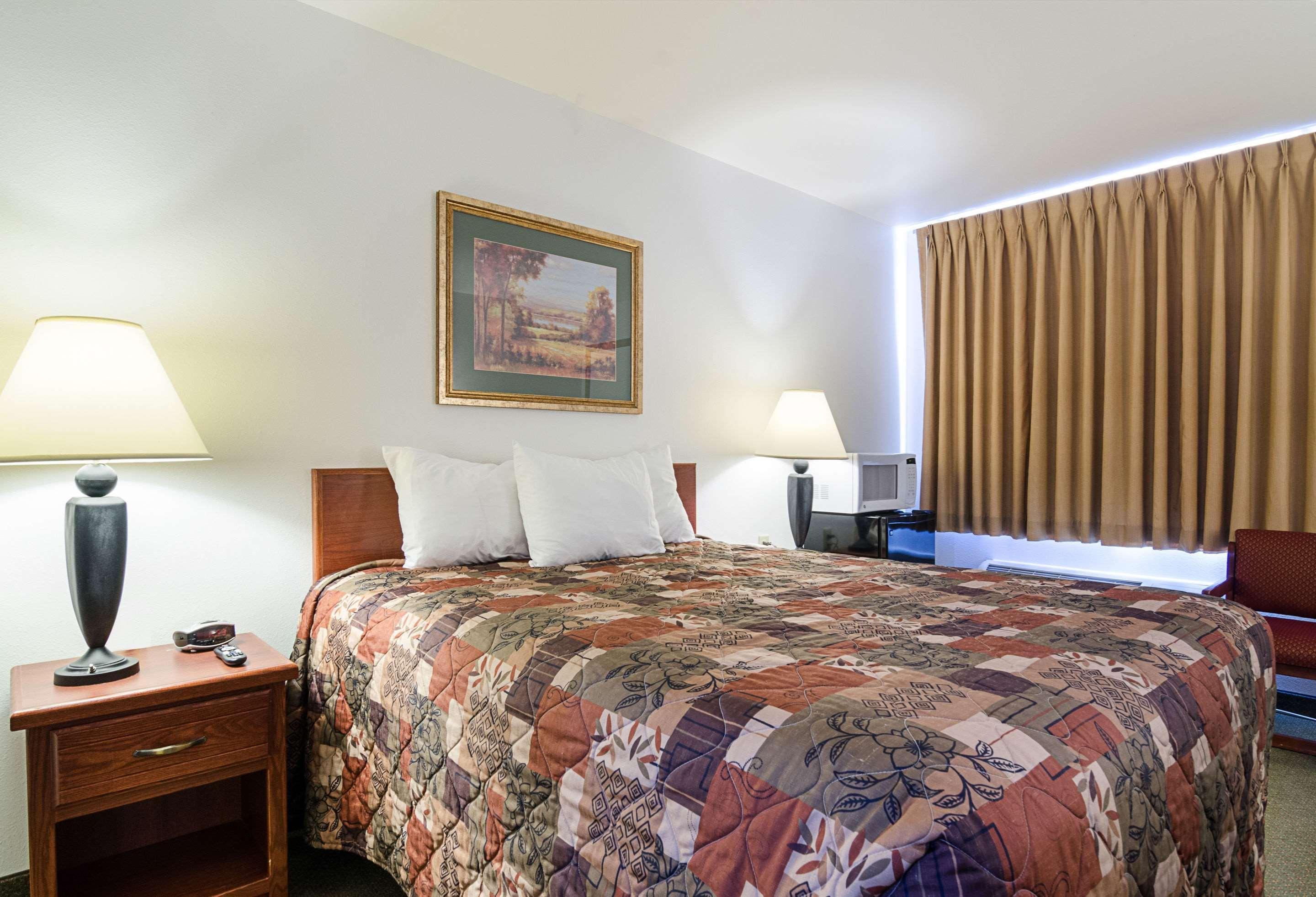 Rodeway Inn Larned Extérieur photo