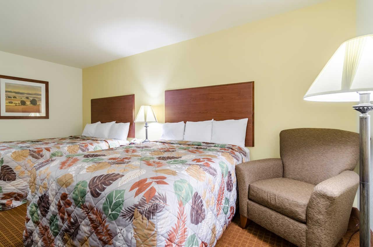 Rodeway Inn Larned Extérieur photo