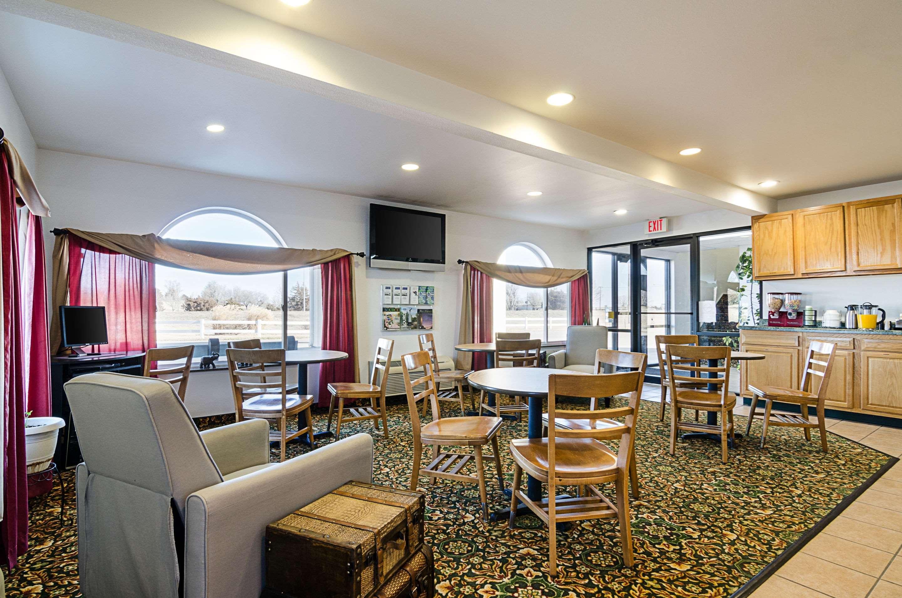 Rodeway Inn Larned Extérieur photo