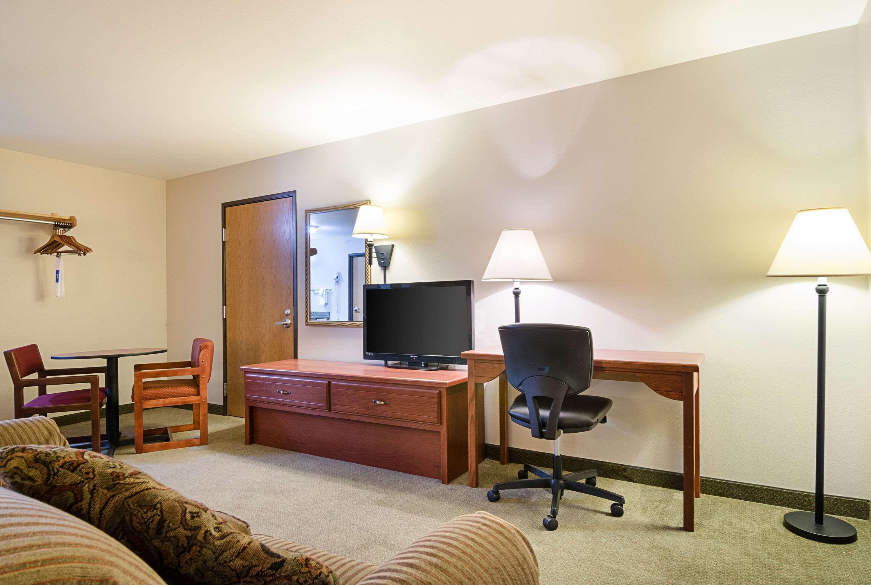 Rodeway Inn Larned Extérieur photo
