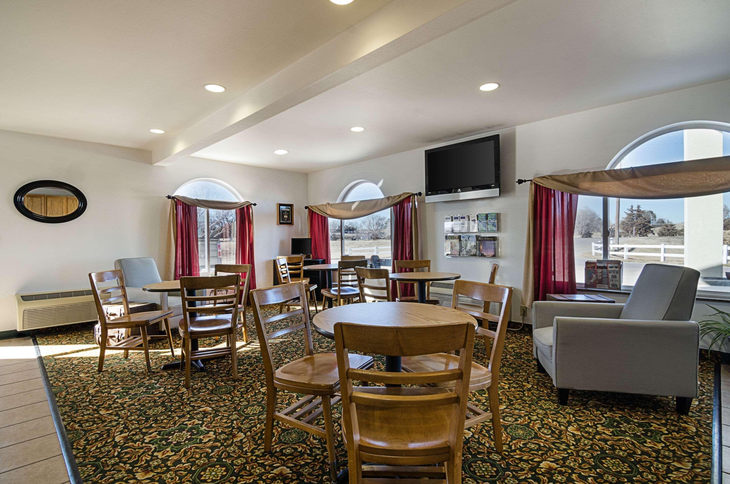 Rodeway Inn Larned Extérieur photo